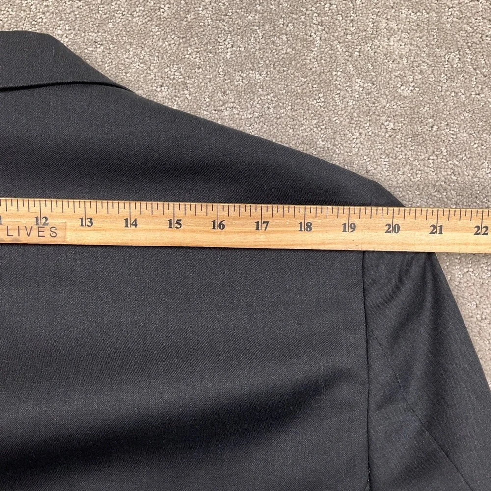 Hart Schaffner Marx Suit Mens 42S 37W 27L Charcoal 2 Button Minimalist Tailored